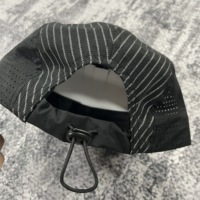 Casquette de sport CP1105 légère et respirante à rayures, visière réglable, séchage rapide pour le fitness, la randonnée, les voyages et les activités de plein air