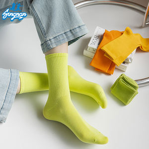 थोक फैशन ठोस रंग बुनाई मोजे खेल योग के लिए उच्च गुणवत्ता वाले कपास कस्टम क्रू मोजे - Product Image 5