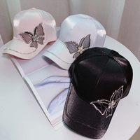 En gros Personnalisé Cristal Diamant Noeud Papillon Accessoires Satin Casquette De Baseball Femmes En Plein Air Pare-Soleil Crème Solaire Casquette De Baseball