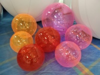 Ballons gonflables imperméables colorés transparents de PVC de vente chaude installation facile pour la décoration d'atmosphère de fête d'activités de plein air