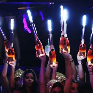 Neuer Trend Champagner flasche Topper Light LED Strobe Baton Flash Stick LED Wunder kerze für Party Club Bar Event