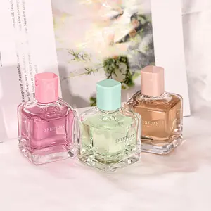 Échantillon gratuit Vente en gros Parfum de luxe pour femmes Flacon en verre transparent de 50ml cube carré Flacon de parfum en verre vaporisateur