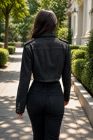 Veste en jean d'été pour femme, noire délavée, courte, respirante, avec détails de boutons argentés métallisés aux épaules