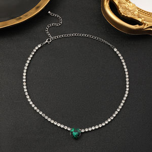 Collana di Alta Gioielleria da Donna con Smeraldo a Forma di Cuore di Lusso Catena a Maglie Vintage per Matrimoni e Feste Vendita all'Ingrosso - Product Image 3