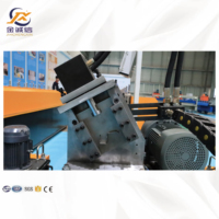 Machine de profilage à rouleaux de haute précision pour profilés métalliques de construction sur mesure, profilés de forme spéciale, profilés de quille et profilés de montants, avec moteur à engrenages