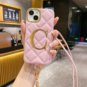 Étui de téléphone en cuir personnalisé avec lanière à bandoulière nouvel arrivage avec lettre pour <span class=keywords><strong>iPhone</strong></span> 12 12 pro 12 pro max - Product Image 2