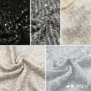<span class=keywords><strong>Tweed</strong></span> à paillettes avec accents de perles: l'éclat lumineux fusionne avec l'éclat intemporel - Product Image 2