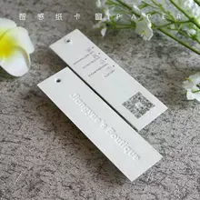 Etichette di lusso personalizzate con texture di carta di cotone 600g con logo in rilievo per panni