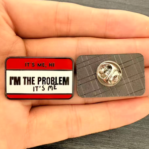 Ingrosso Spille Musicali in Metallo, Collezione di Spille Smaltate 'I'm the Problem', Spilla Smaltata con <span class=keywords><strong>Testi</strong></span> di Canzoni dall'Album Rosso, Distintivo da Bavero Ispirato alla Musica - Product Image 3