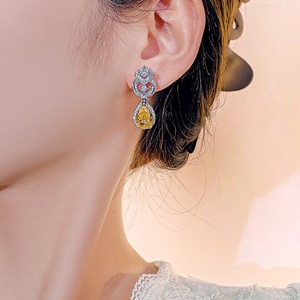 Boucles d'oreilles pendantes élégantes de haute qualité en cuivre écologique, taille poire 8*12mm, serties de zircons multicolores, style statement - Product Image 6