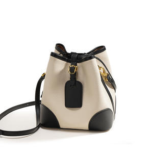 Sac seau tendance en cuir de vachette pleine fleur personnalisé en usine, avec fermeture à cordon, sac à bandoulière portable pour femme - Product Image 6