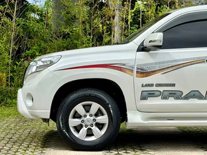 Vente en gros de voitures Toyota Prado d'occasion 2016, importées, 2.7L Auto 4x4 7 places, exportation de SUV tout-terrain Toyota d'occasion - Product Image 3