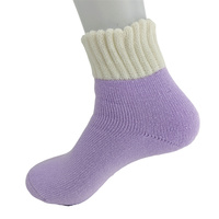 Chaussettes en tricot épais antidérapantes respirantes de haute qualité personnalisées, motif floral jacquard mignon et tendance, chaudes pour femmes, hiver et automne