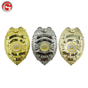 China de fábrica al por mayor de Metal de encargo de <span class=keywords><strong>la</strong></span> Universidad uniforme <span class=keywords><strong>estrella</strong></span> Pin - Product Image 5