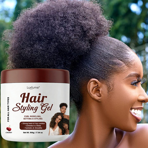 Gel coiffant à tenue forte, effet lisse longue durée, parfum cerise, pour des chignons impeccables - Product Image 1