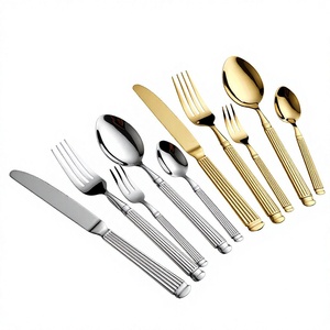 Ensemble de couverts en acier inoxydable de style nordique doré, design pilier romain, collection de couverts de mariage - Product Image 1
