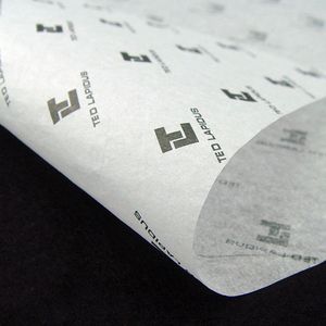 Papier de soie synthétique couché imprimé avec logo personnalisé, simple face, pour vêtements, chaussures et chaussettes - Écologique, résistant à l'humidité - Product Image 3