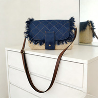 Tas Selempang Jerami Gaya Korea dengan Aksen Denim, Tas Tote Berumbai dengan Motif Diamond Lattice, Tas Anyaman Kasual untuk Liburan Wanita