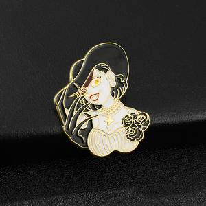 Mme Timitrescu – épingle en émail dur pour femme, épingle de revers personnalisée pour Halloween, Badge en métal - Product Image 6