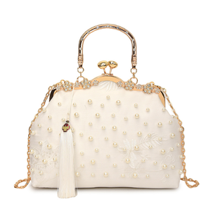 Pochette de luxe en métal laiton avec détails en perles et strass, idéale pour les mariages et les fêtes. Prête à l'exportation. - Product Image 3