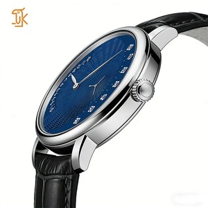 Relojes Mecánicos Automáticos de Lujo para Hombre, Personalizados OEM ODM, con Horas Saltantes, Minutos Retrogrados, Esfera Salmón con Patrón Guilloché Ondulado - Product Image 3