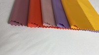 Tissu 100% polyester satiné tissé, satin rose, utilisé pour les robes, les vêtements, les pantalons, les camisoles, les robes de soirée