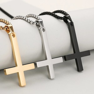 Collier pendentif croix inversée simple en acier inoxydable, style punk, tendance, charme de prière chrétien catholique, amulette, bijoux pour hommes et femmes - Product Image 6