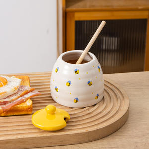 Pot à miel en céramique avec couvercle et cuillère, motif abeille blanche, récipient de stockage alimentaire pour la cuisine - Product Image 1