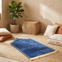 Tapis de prière musulman moderne en flanelle épaisse et rembourrée, tissé, antidérapant, avec pompons, portable pour la maison, la mosquée et les voyages
