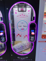 Machine de jeu à pièces Playfun, rose, type « Coupe 2 Gagnez un prix », avec gros jouets en peluche et jeu de ciseaux