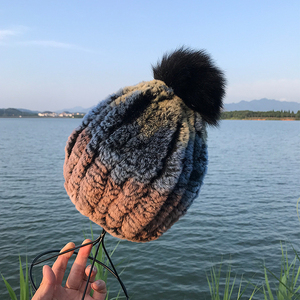 Chapeau tricoté pour <span class=keywords><strong>femme</strong></span> automne-hiver 2021 avec pompons en vraie <span class=keywords><strong>fourrure</strong></span> de lapin Rex et de renard, élastique robuste, vente en gros, idéal pour les fêtes - Product Image 3