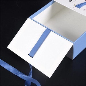 Boîte en carton personnalisée à double porte ouverte pour emballage de cadeaux avec ruban - Product Image 2