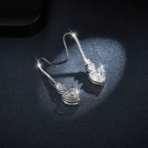 Boucles d'oreilles pour femmes en forme de cœur en argent VVS1 avec pierre de silicium Rui Zun, bijoux de mode 2ct - Product Image 2