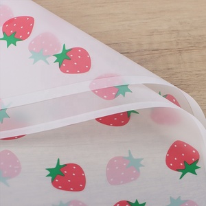 Papier d'emballage pour bouquets <span class=keywords><strong>de</strong></span> fleurs en PVC givré double face imperméable <span class=keywords><strong>de</strong></span> qualité supérieure avec bordure en forme <span class=keywords><strong>de</strong></span> fraise - Product Image 5