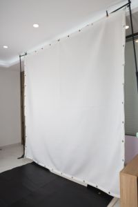 Écran <span class=keywords><strong>de</strong></span> <span class=keywords><strong>cinéma</strong></span> personnalisé Karl Mayer Warp Knit insonorisé ignifuge 4K HD écran d'impact <span class=keywords><strong>de</strong></span> simulateur <span class=keywords><strong>de</strong></span> golf <span class=keywords><strong>de</strong></span> baseball <span class=keywords><strong>de</strong></span> tennis d'intérieur - Product Image 5