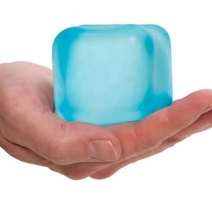 Jouet sensoriel en caoutchouc en forme de cube de glace, design rose, balle à presser pour filles, jouet anti-stress et anti-anxiété pour la main - Product Image 1