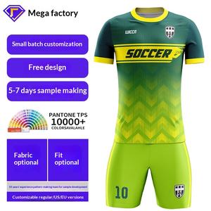 Set da Calcio Super Retrò Personalizzati di Alta Qualità, Maglia a Maniche Corte con Collo Tondo ad Asciugatura Rapida, Servizio OEM Professionale - Product Image 5