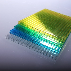 Plaque alvéolaire en <span class=keywords><strong>polycarbonate</strong></span> transparent <span class=keywords><strong>traité</strong></span> anti-<span class=keywords><strong>UV</strong></span> moderne avec garantie <span class=keywords><strong>de</strong></span> 10 ans, épaisseur durable <span class=keywords><strong>de</strong></span> 4 à 40 mm pour applications professionnelles - Product Image 2