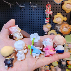 Muñecas de PVC personalizables Dimoo Dreamland Beyond Cute DIY - Agujeros perforados para llaveros y correas de teléfono, juguetes de maternidad de moda - Product Image 1