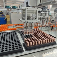 Machine d'assemblage automatique de tubes à rouge à lèvres contrôlée par PLC QFW, ligne de production cosmétique haute vitesse avec moteur servo