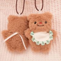 Pendentif en peluche ours mignon et couineur de qualité supérieure avec bavoir, porte-clés ours doux et moelleux pour ornement de sac à main, cadeau surprise pour enfants