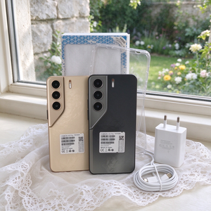 ขายส่งสมาร์ทโฟน Comon 40 Pro 1TB หน้าจอ 7.3 นิ้ว 16+1TB 5G 108MP Android15 แบตเตอรี่ 6900mAh จอ OLED 144Hz Deca Core CDMA - Product Image 2