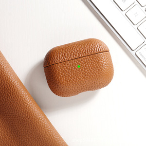 Étui de protection antichoc en cuir véritable de qualité supérieure avec texture litchi pour <span class=keywords><strong>Airpods</strong></span> Pro 3 et <span class=keywords><strong>Airpods</strong></span> 4 - Product Image 5