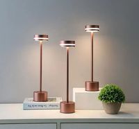 Lampe de lecture de bureau LED à commande tactile de luxe avec corps en aluminium, lumière blanc chaud, design européen pour une utilisation en chambre