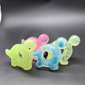 Venta al por mayor promocional Squeeze Dino <span class=keywords><strong>pulsera</strong></span> juguete elástico personalizado antiestrés regalos blandos con maltosa en el interior hecho de plástico - Product Image 5