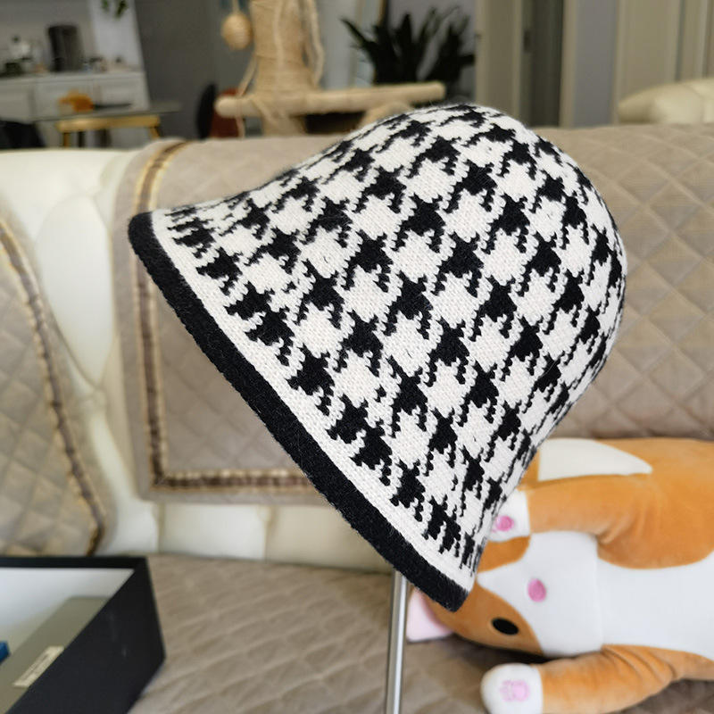 827 houndstooth black