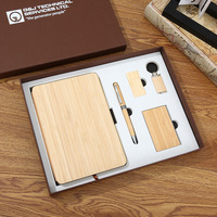 Coffret Cadeau d'Entreprise Multi-Occasions en Bois Grainé : Porte-clés, Carnet et Articles Promotionnels pour Événements d'Entreprise