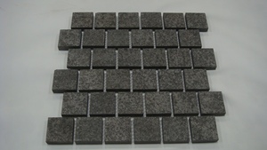 Cubes <span class=keywords><strong>de</strong></span> granit noir basaltique G684, pavés en <span class=keywords><strong>pierre</strong></span> sur treillis pour allées <span class=keywords><strong>de</strong></span> jardin et aménagement paysager - Product Image 3
