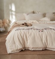 Ensemble de couette quatre pièces en coton et lin brodé à motif végétal moderne, lavable, toutes saisons, écologique, literie de luxe