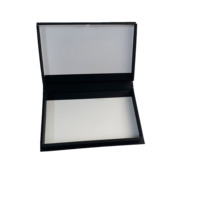 Boîtes cadeaux fines de luxe en carton noir et blanc, pliage inversé, avec gaufrage, pelliculage mat et doublure en éponge